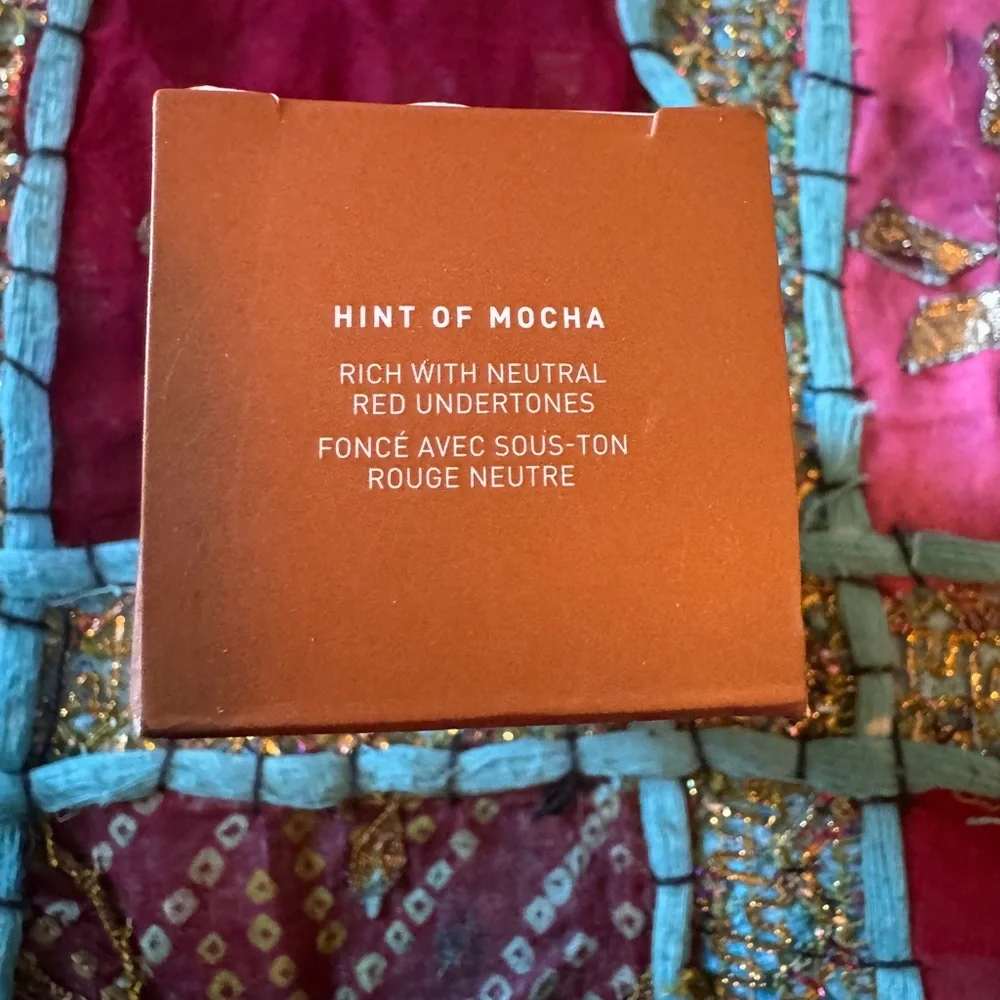 NIB Morphe Hint Hint Skin Tint in mocha concealer